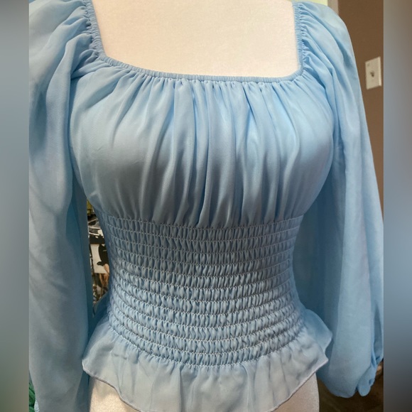 Blue beautiful top - Picture 3 of 4